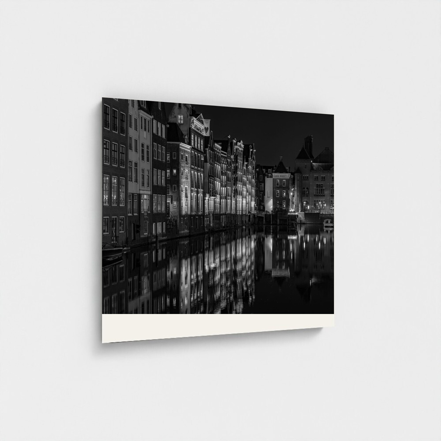 Black frame · box · no mount