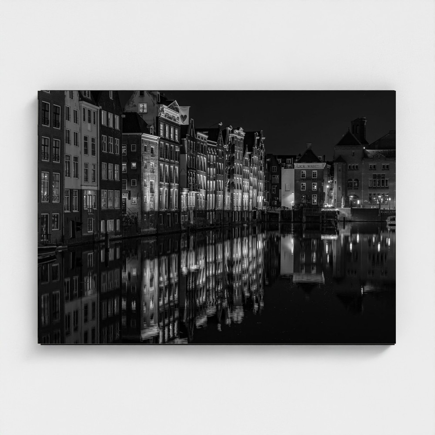 Black frame · box · no mount