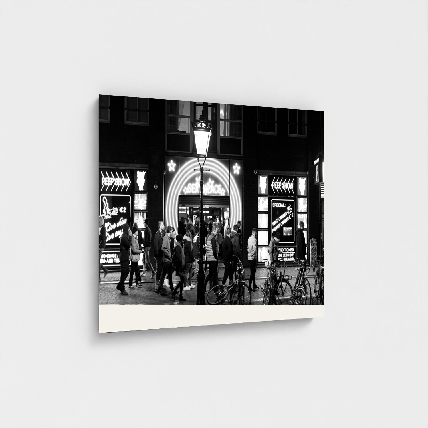 Black frame · box · no mount
