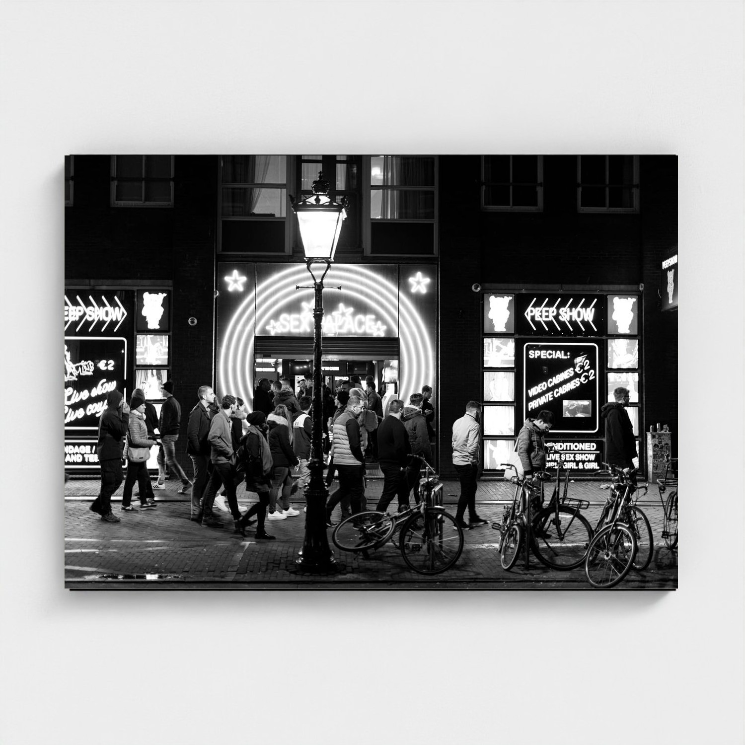 Black frame · box · no mount