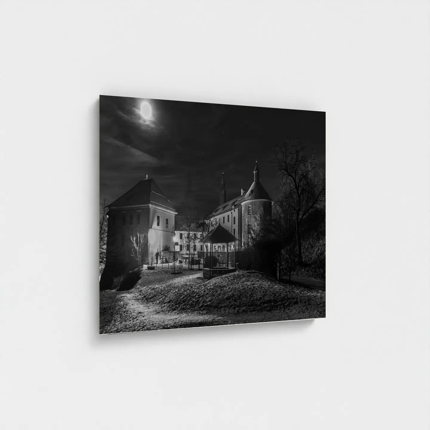 Black frame · box · no mount
