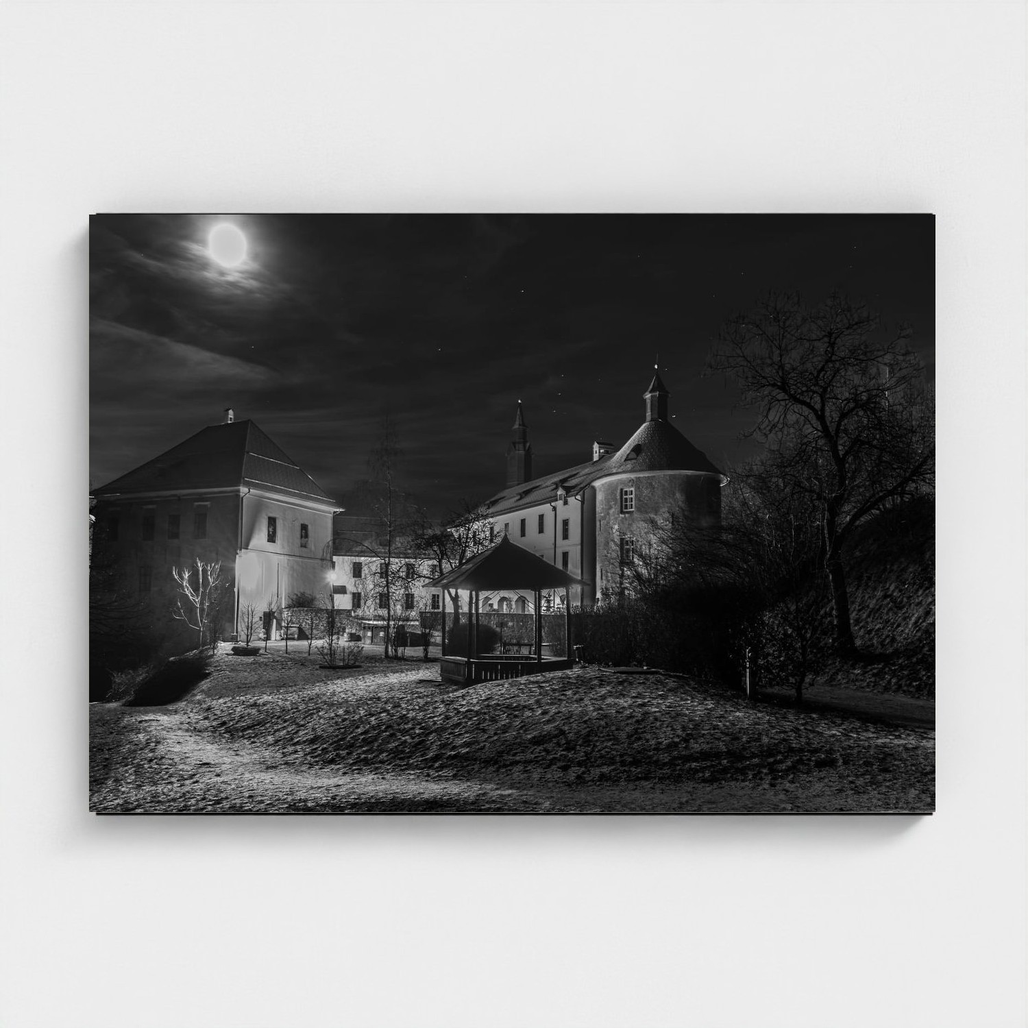 Black frame · box · no mount