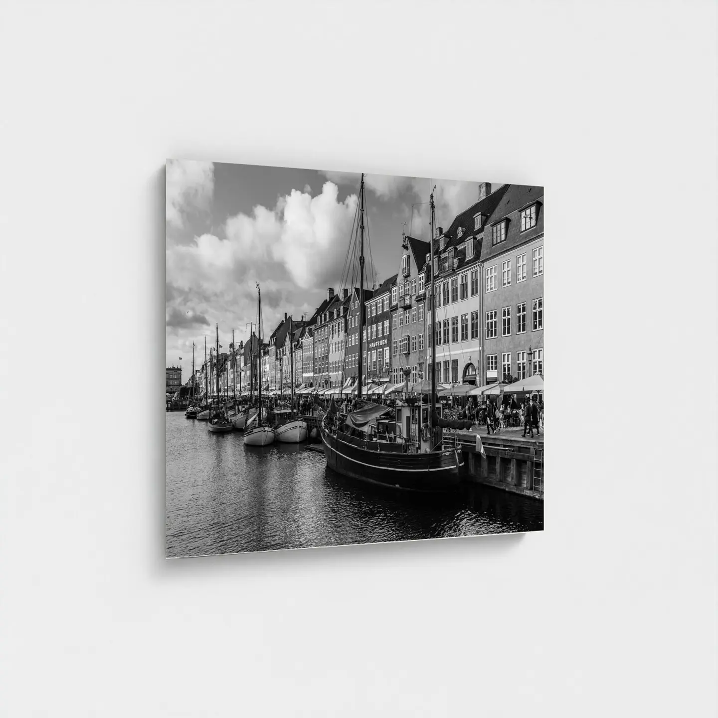 Black frame · box · no mount