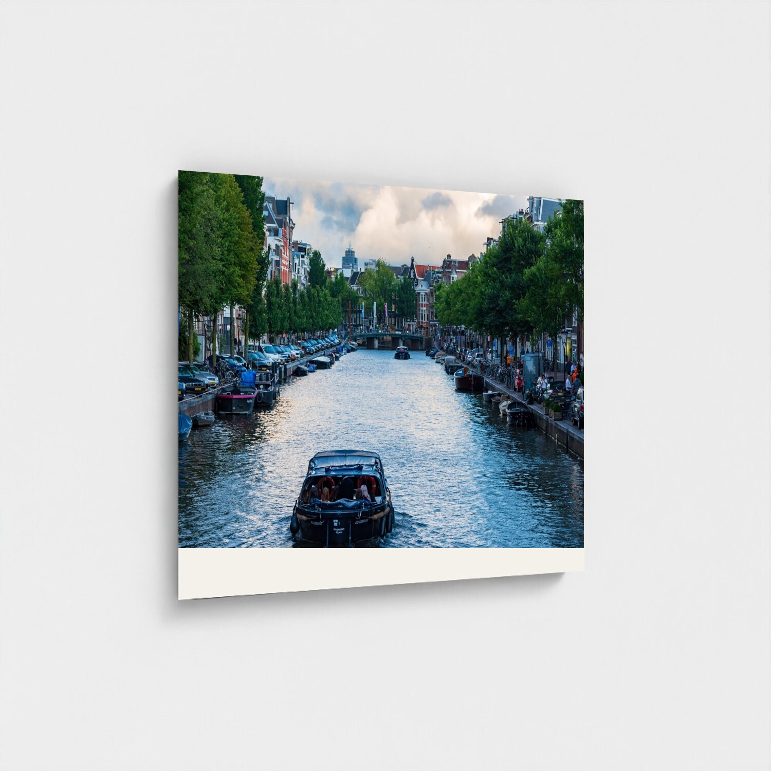 Black frame · box · no mount