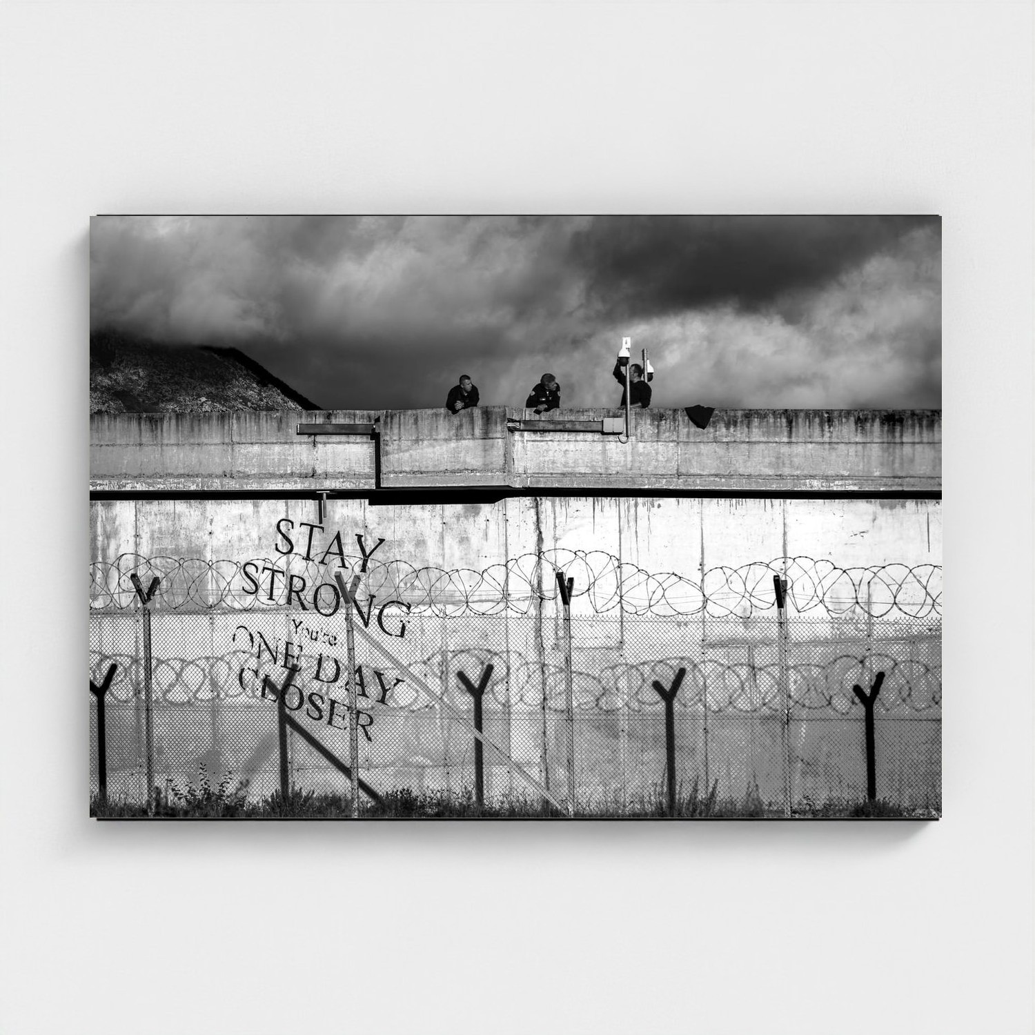 Black frame · box · no mount