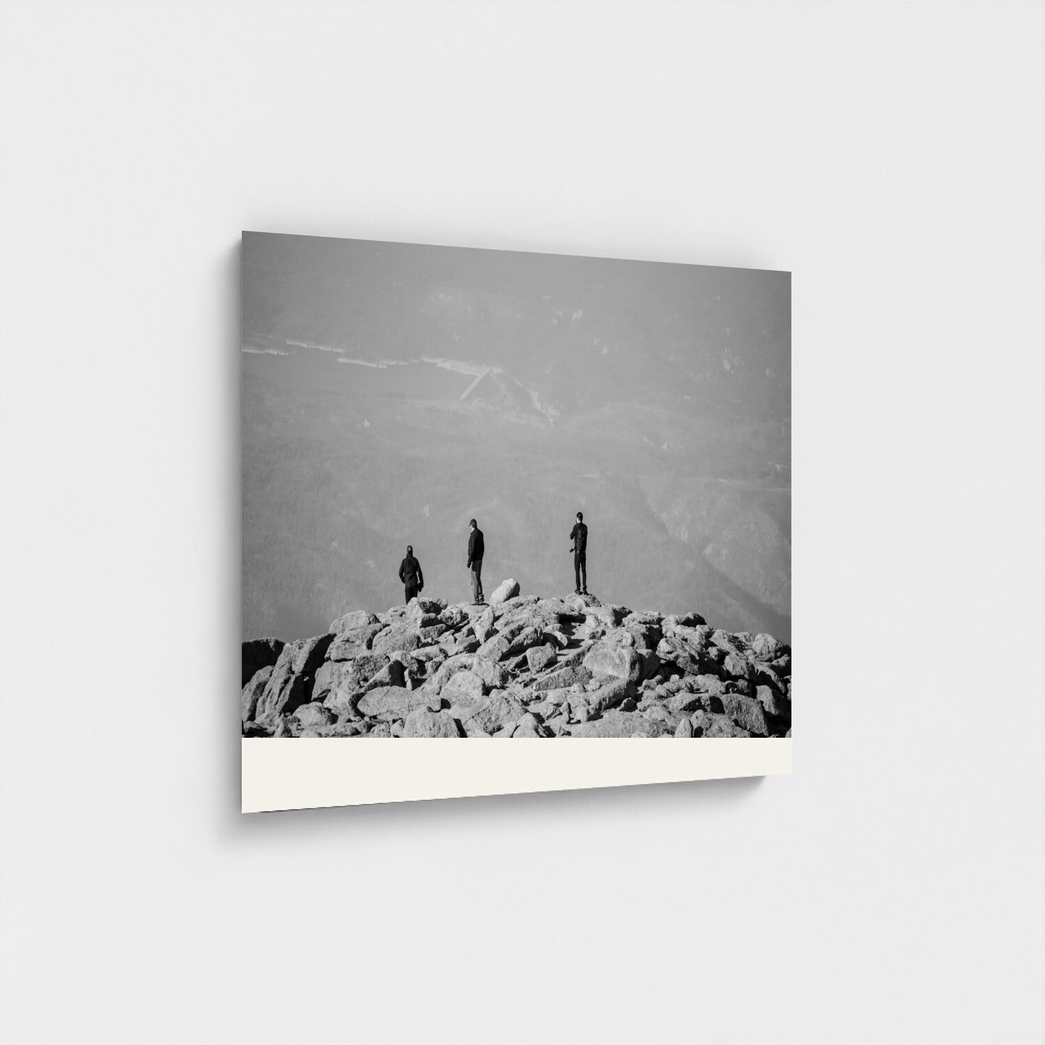 Black frame · box · no mount
