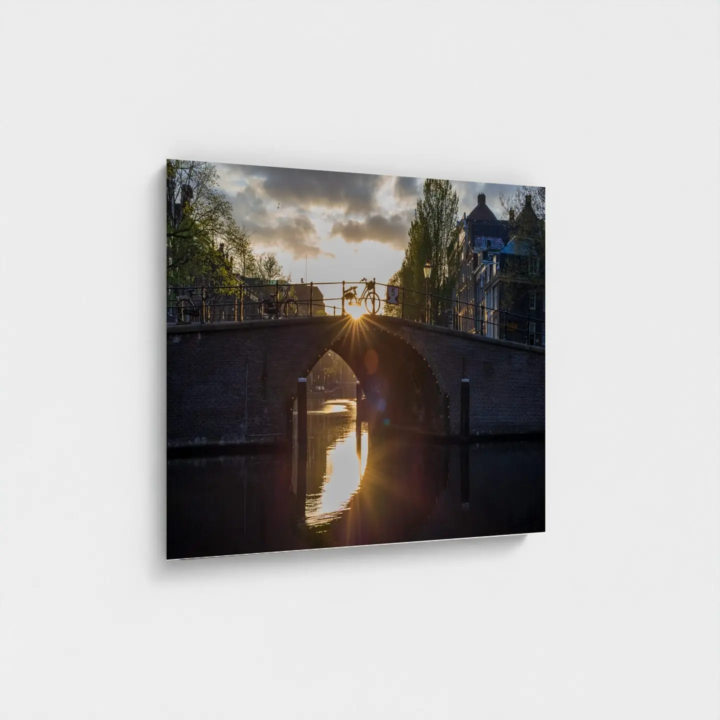 Black frame · box · no mount
