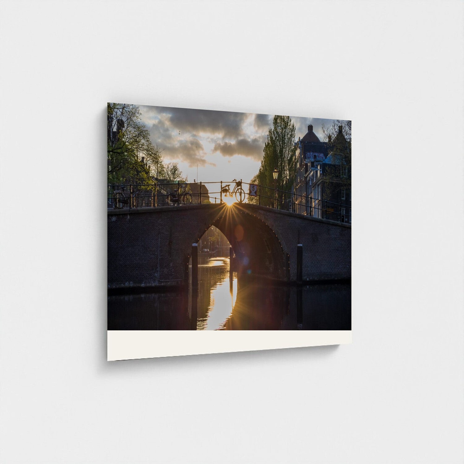 Black frame · box · no mount