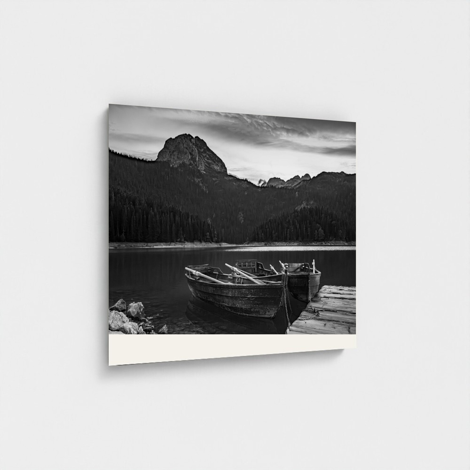 Black frame · box · no mount
